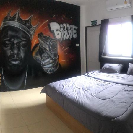 Bonkers Guesthouse Pattaya Exterior photo
