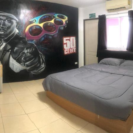 Bonkers Guesthouse Pattaya Exterior photo