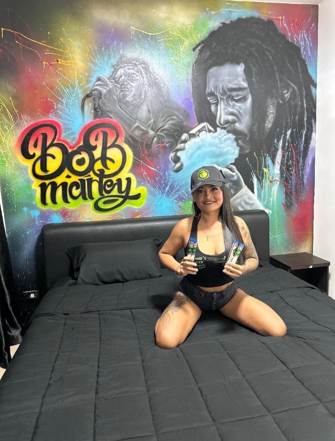 Bonkers Guesthouse Pattaya Exterior photo