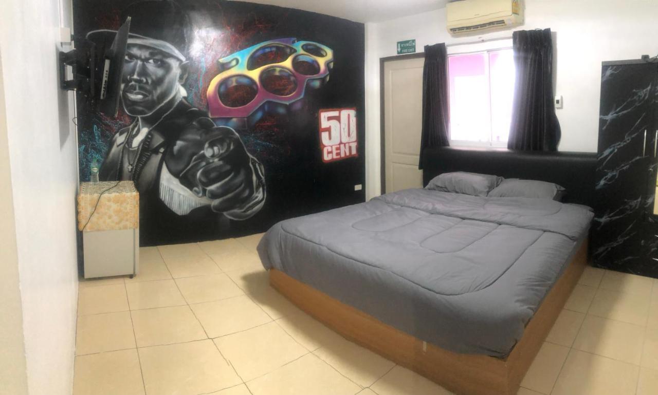 Bonkers Guesthouse Pattaya Exterior photo