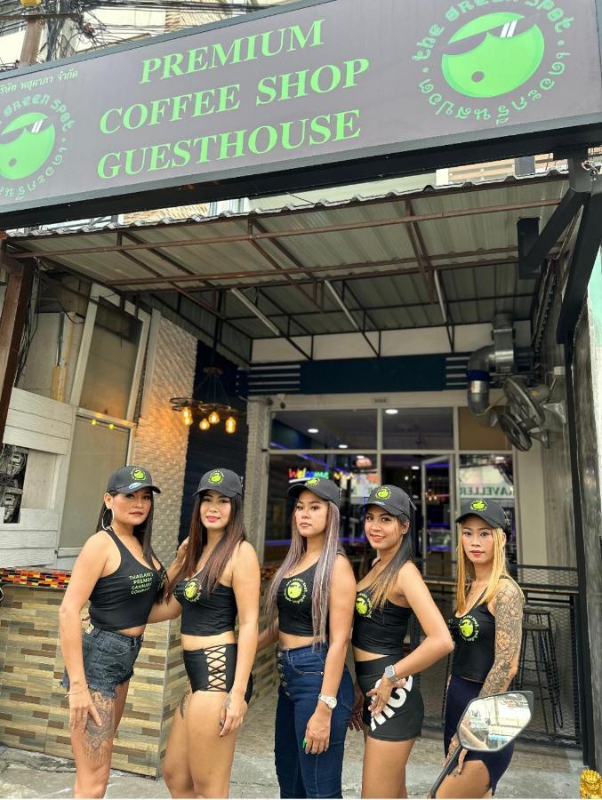 Bonkers Guesthouse Pattaya Exterior photo