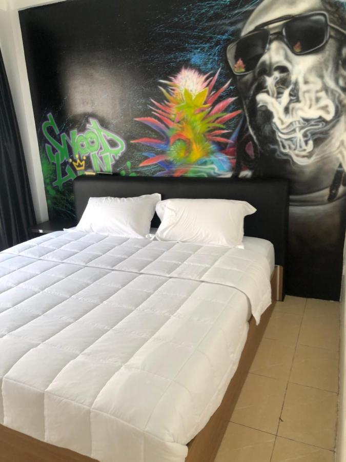 Bonkers Guesthouse Pattaya Exterior photo